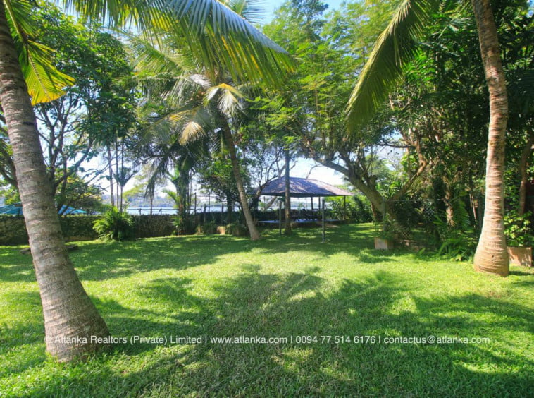 Lakefront Villa for Sale in Bolgoda