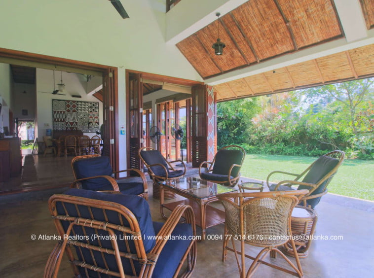 Lakefront Villa for Sale in Bolgoda