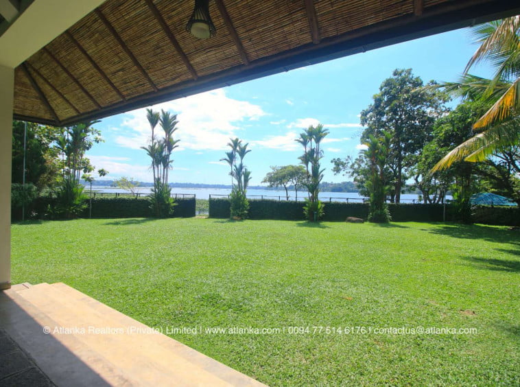 Lakefront Villa for Sale in Bolgoda