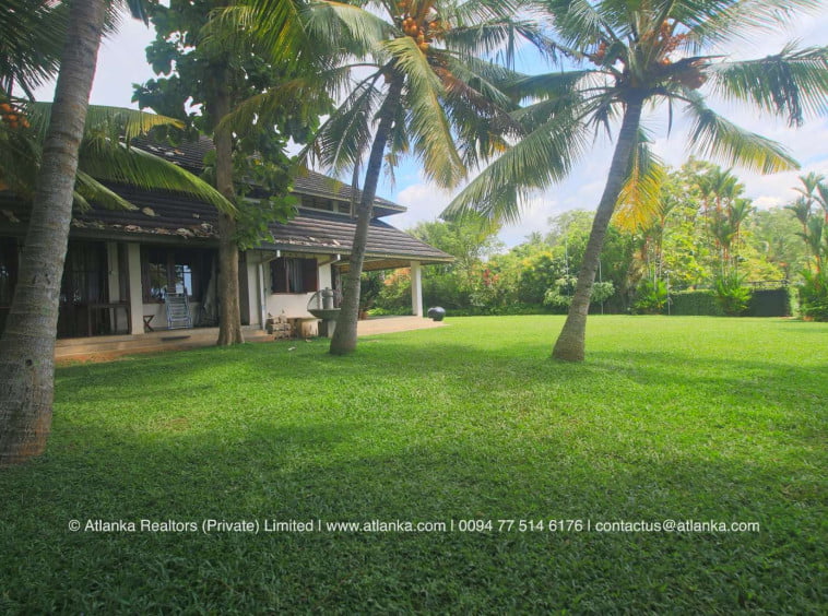 Lakefront Villa for Sale in Bolgoda