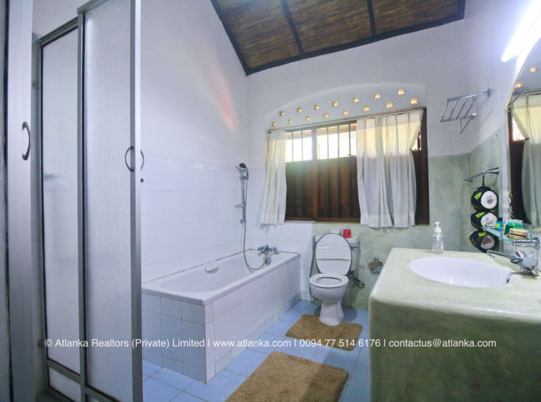 Lakefront Villa for Sale in Bolgoda