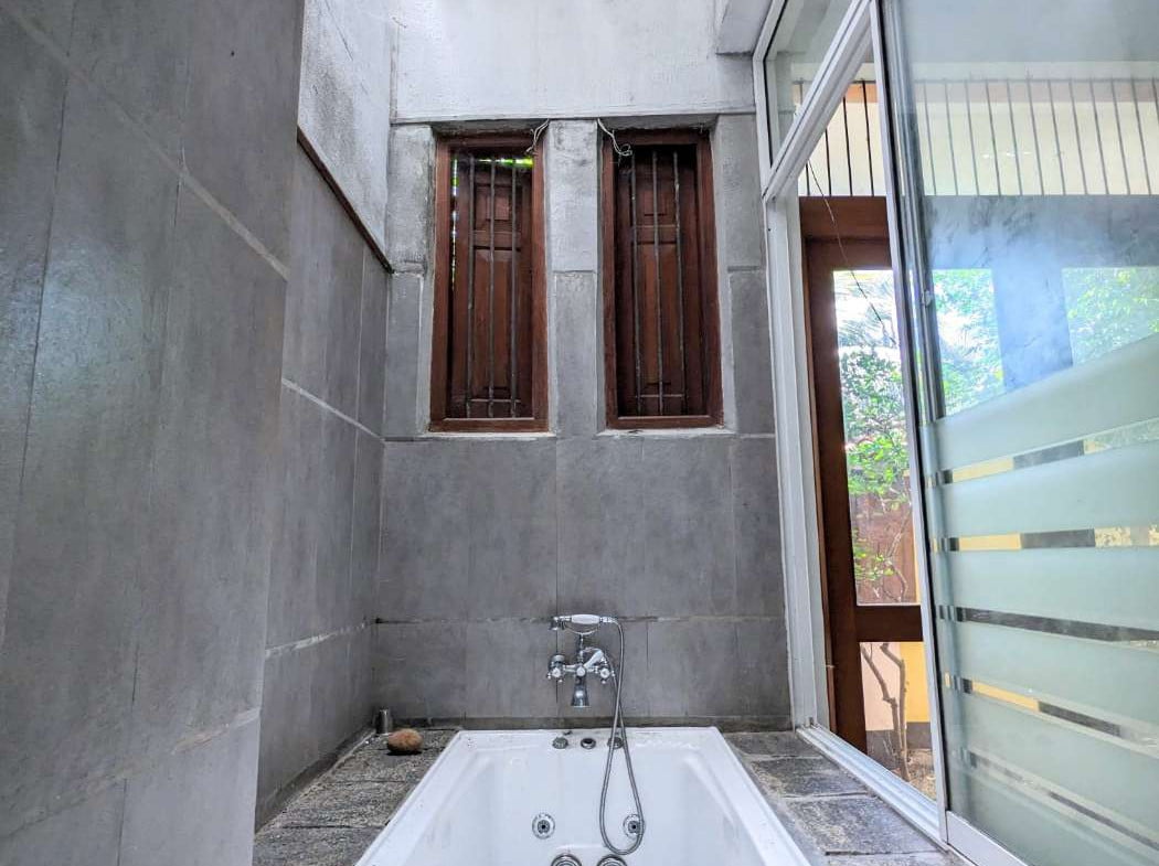 1050