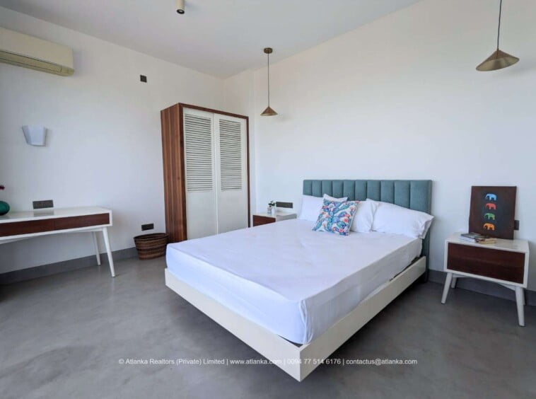 Building with AirBnB Setup & Retail Shop Spaces for Rent on Marine Drive