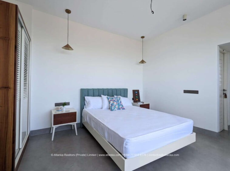 Building with AirBnB Setup & Retail Shop Spaces for Rent on Marine Drive