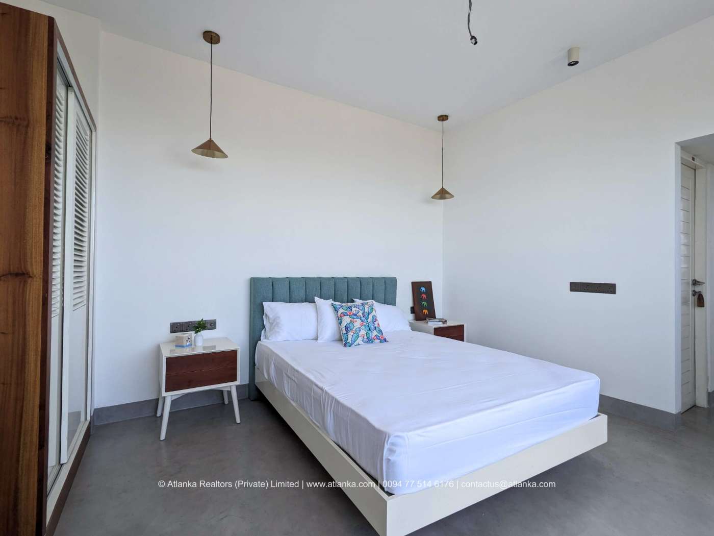 Building with AirBnB Setup & Retail Shop Spaces for Rent on Marine Drive