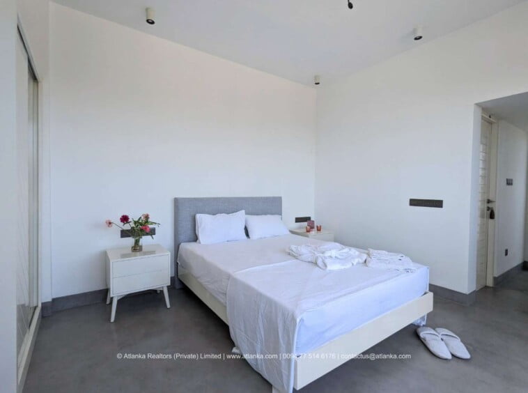 Building with AirBnB Setup & Retail Shop Spaces for Rent on Marine Drive