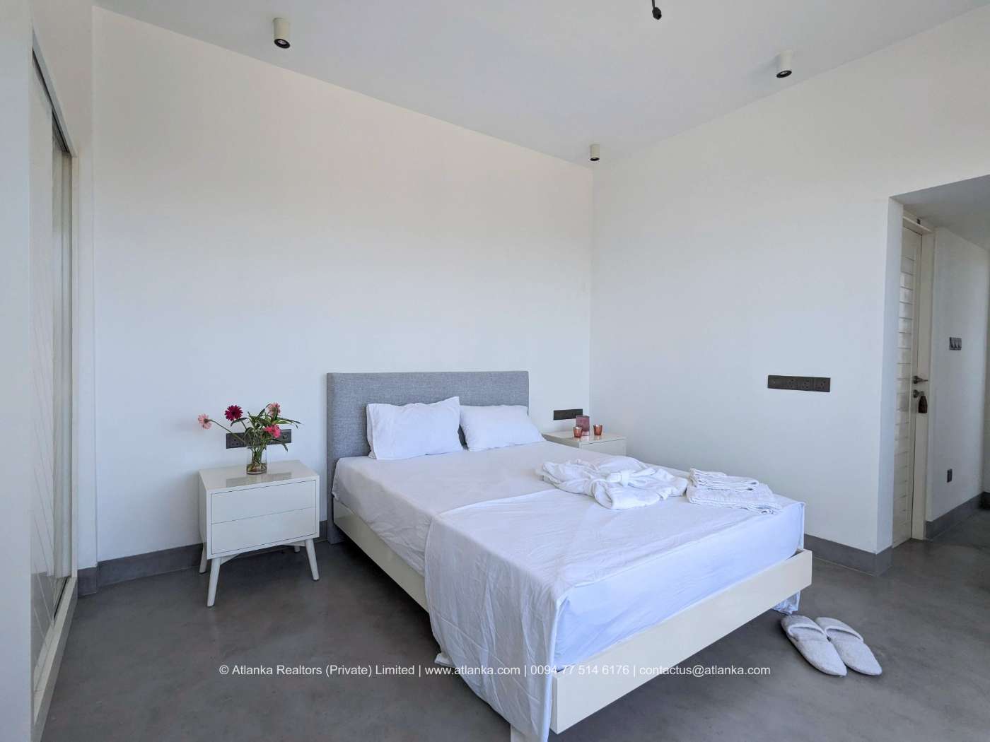 Building with AirBnB Setup & Retail Shop Spaces for Rent on Marine Drive