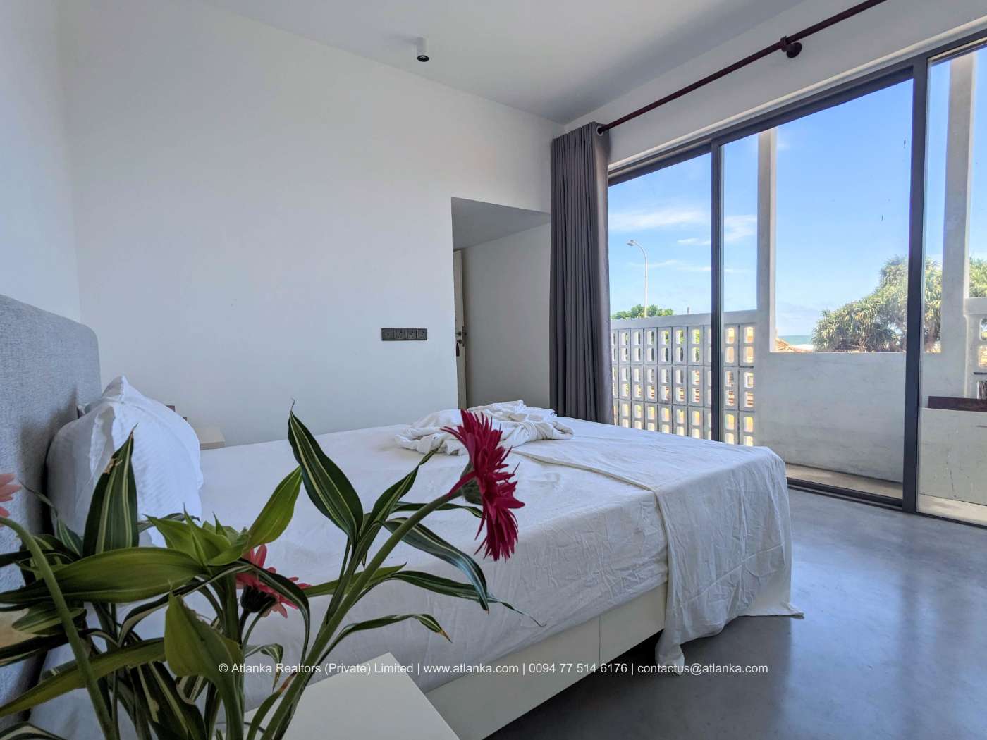 Building with AirBnB Setup & Retail Shop Spaces for Rent on Marine Drive