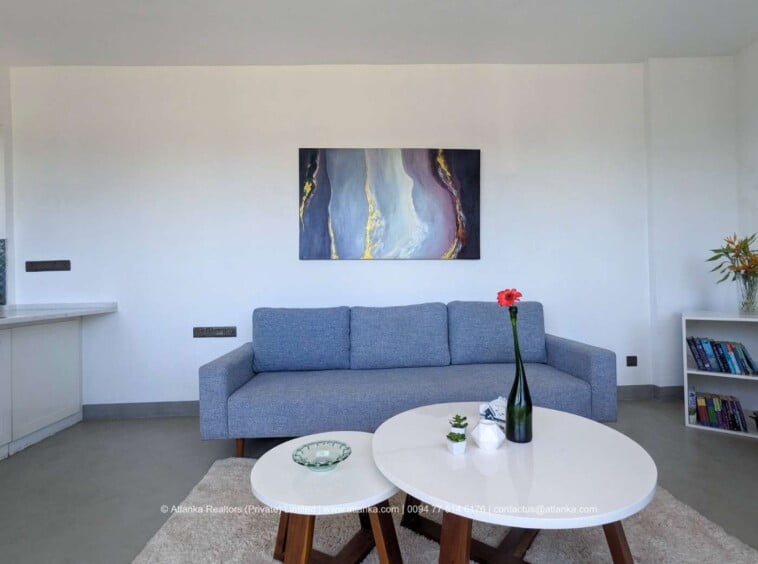 Building with AirBnB Setup & Retail Shop Spaces for Rent on Marine Drive