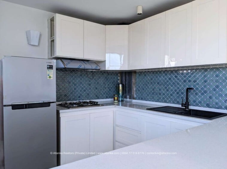 Building with AirBnB Setup & Retail Shop Spaces for Rent on Marine Drive