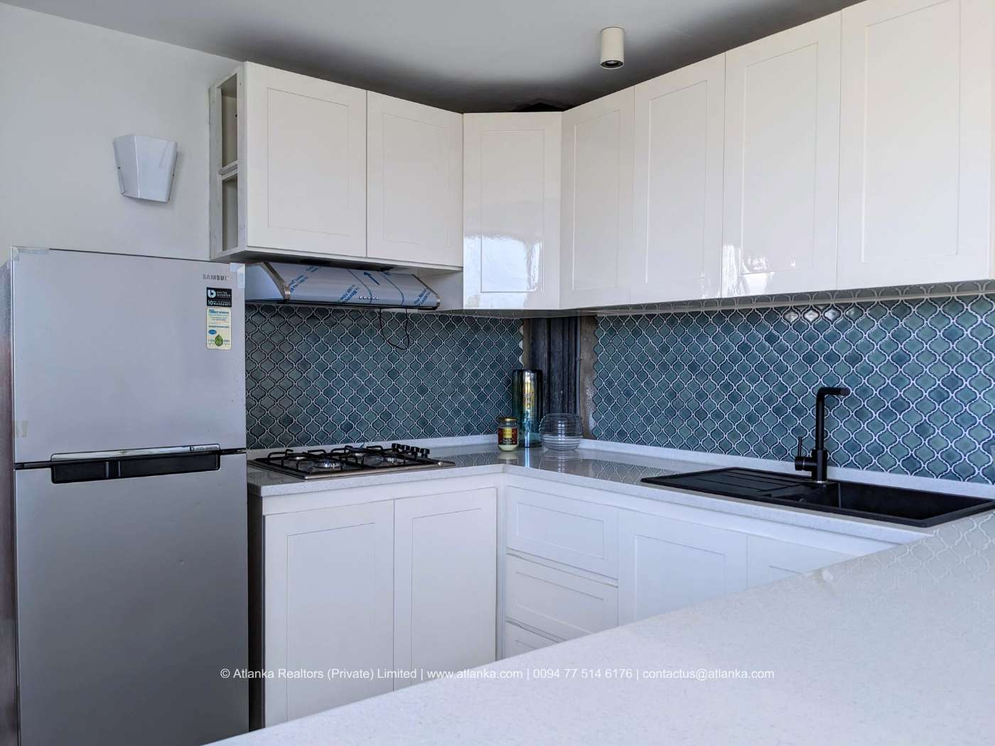 Building with AirBnB Setup & Retail Shop Spaces for Rent on Marine Drive