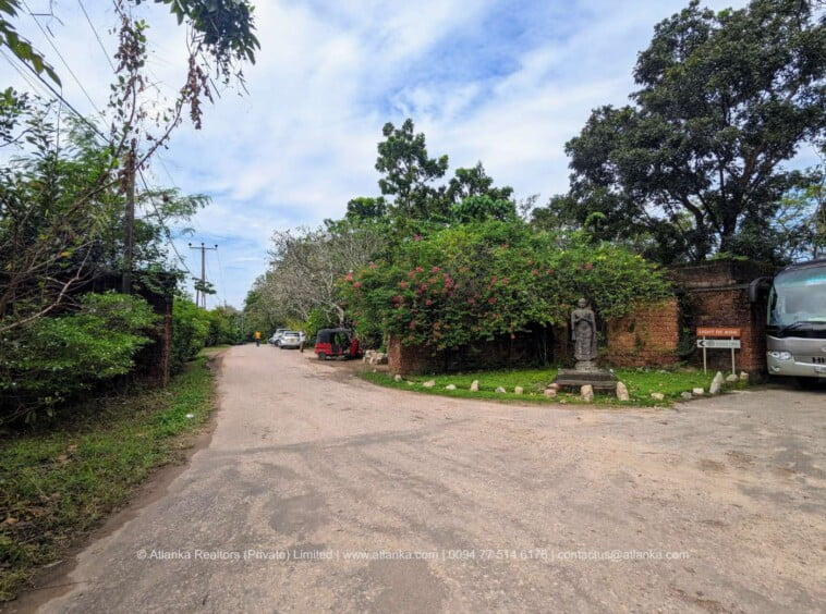 Land for Sale in Pelawatte