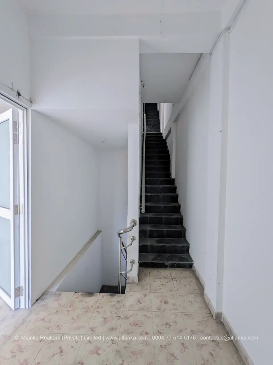 Building for Rent in Colombo 5